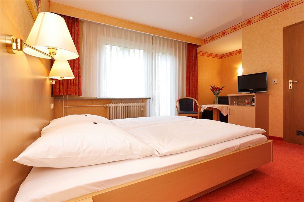Hotel Waldeck Mit Restaurant "Florian'S" 펠트베르크 외부 사진