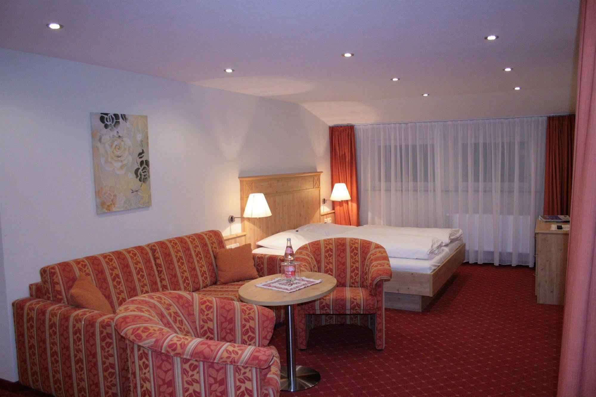 Hotel Waldeck Mit Restaurant "Florian'S" 펠트베르크 외부 사진