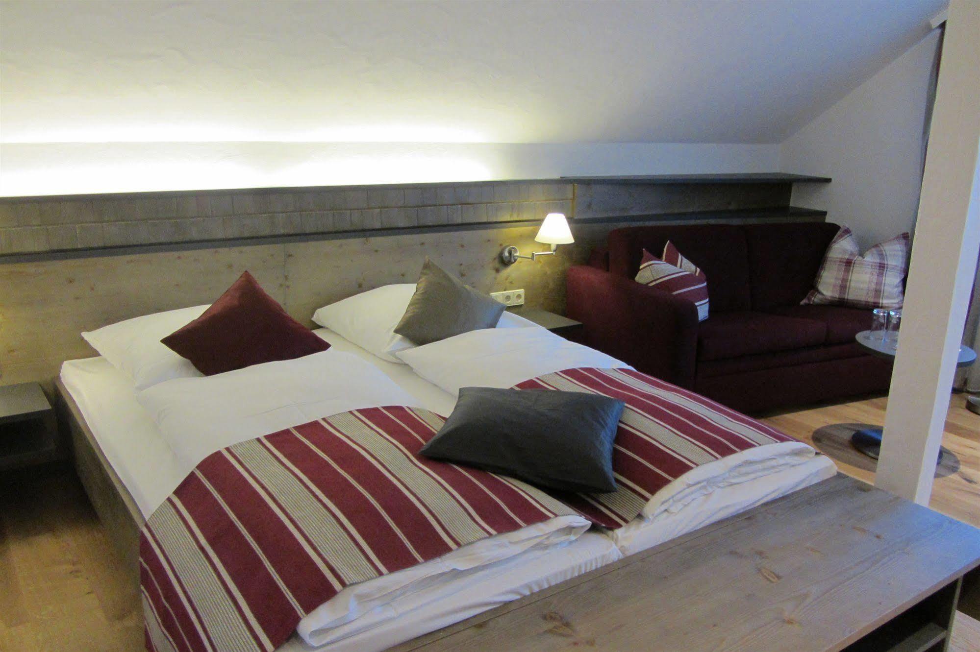 Hotel Waldeck Mit Restaurant "Florian'S" 펠트베르크 외부 사진