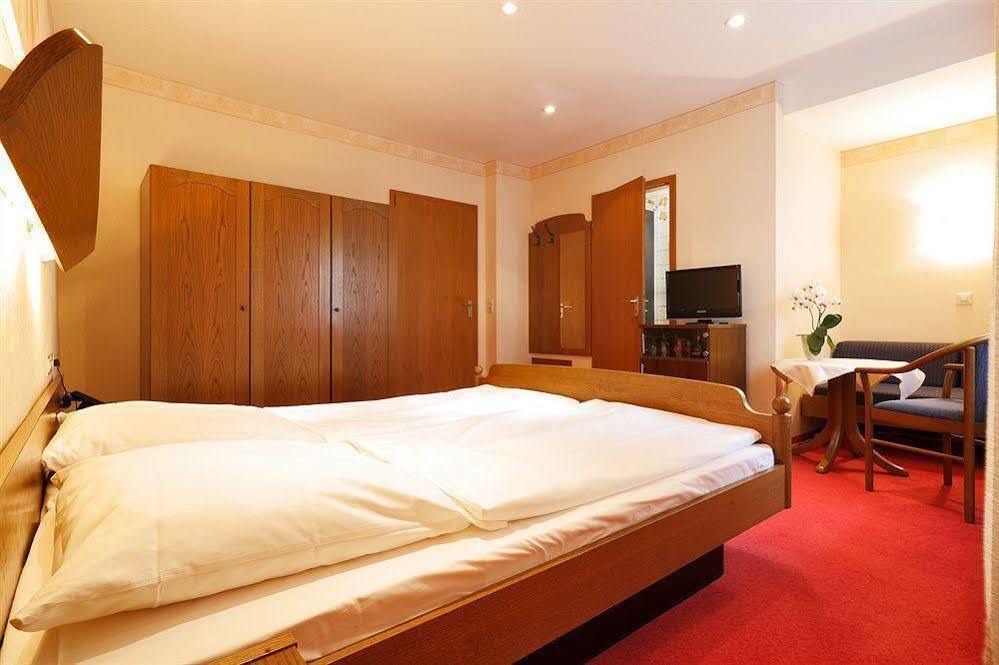 Hotel Waldeck Mit Restaurant "Florian'S" 펠트베르크 외부 사진